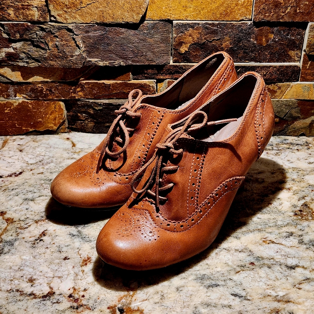Hush Puppies Brown Leather Heels (Size 5)